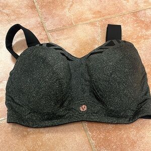 Livi active sports bra.. great condition front v a little rubbed off
